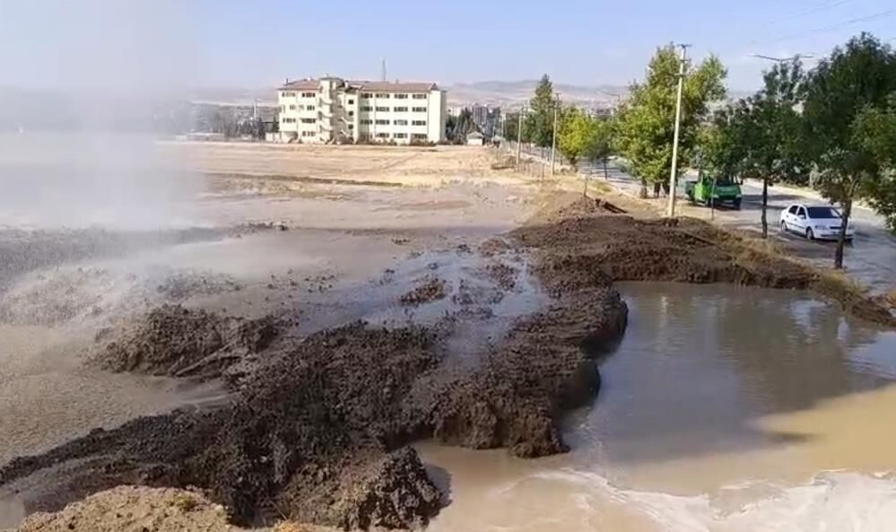 Yerköy’de Su Borusu Patladı2