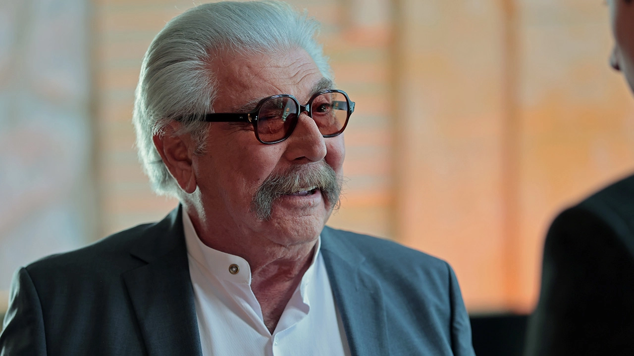 Erdal Özyağcılar Kimdir