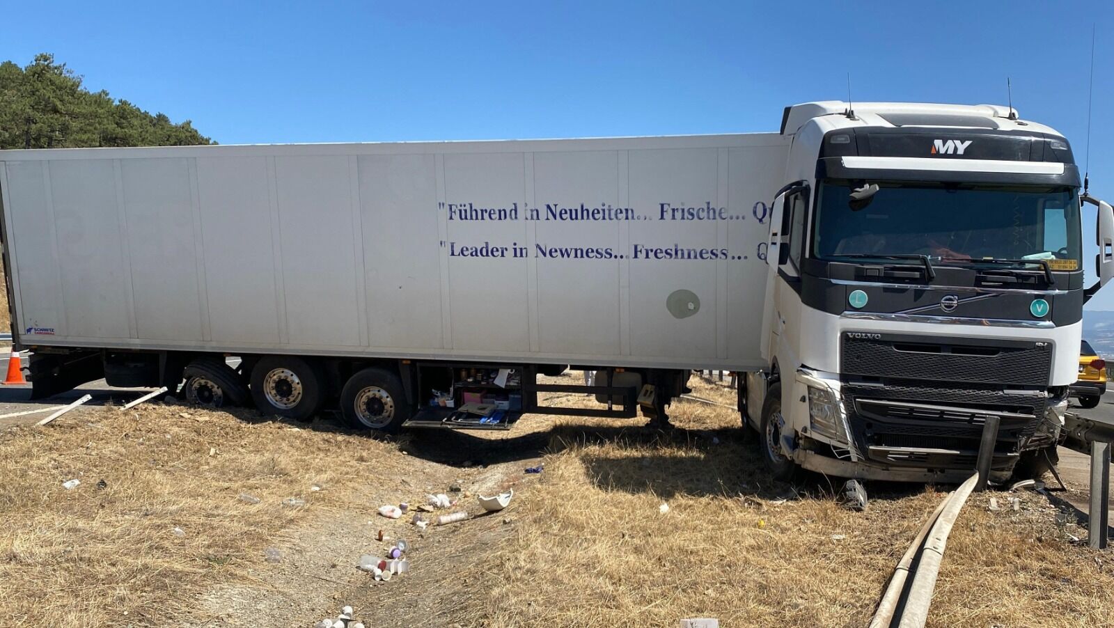 Feci Kaza Tırın Altında Metrelerce Sürüklendi! (4)-1