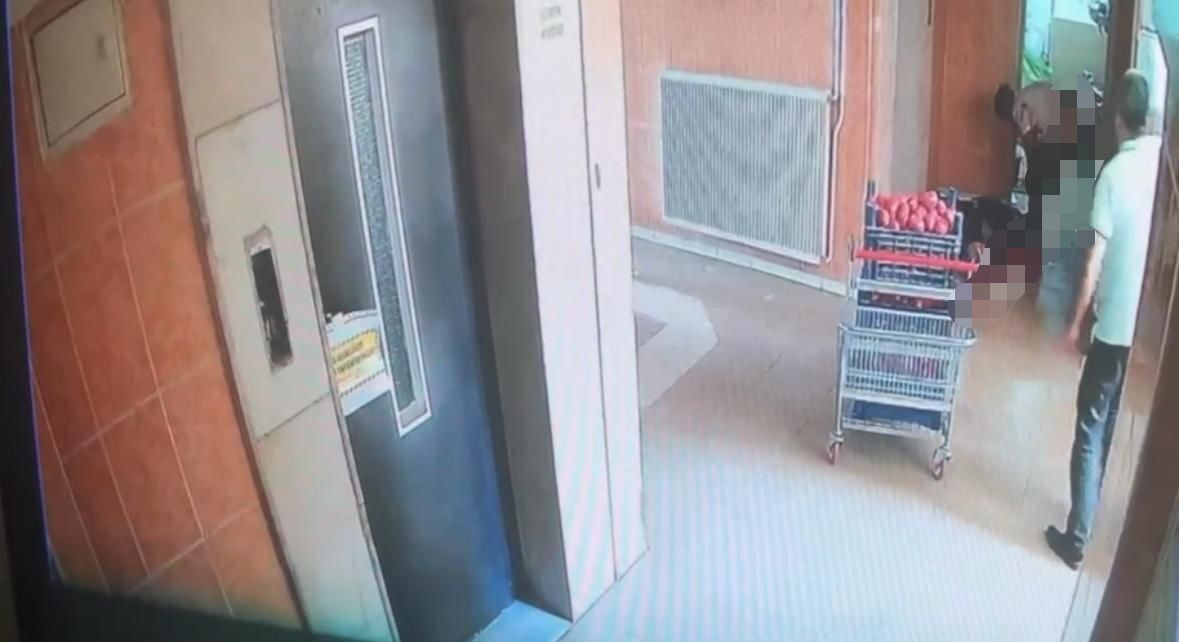 Kan Donduran Olay Eşinin Yanında Defalarca Bıçaklanarak Öldürüldü! (1)
