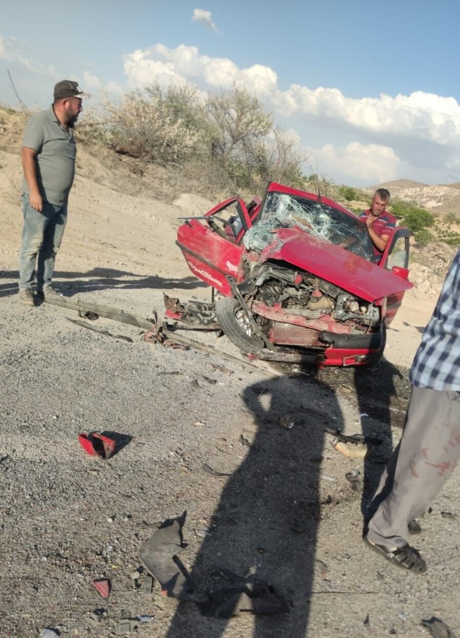 Otomobil Ile Minibüs Çarpıştı Kaza 1 Can Aldı! (1)