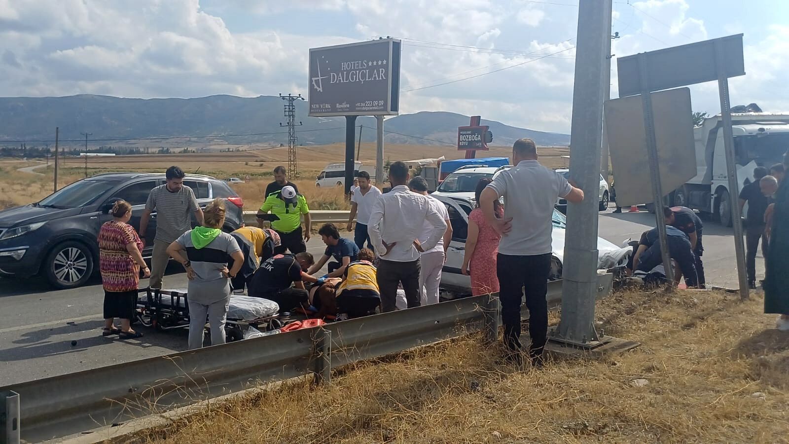 Kamyon Ile Otomobil Çarpıştı Yaralılar Var! (1)