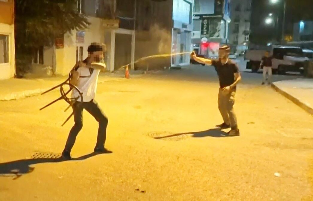Kavgayı Ayırmak Isteyen Polislere Bıçaklı Saldırı 4 Yaralı! (2)