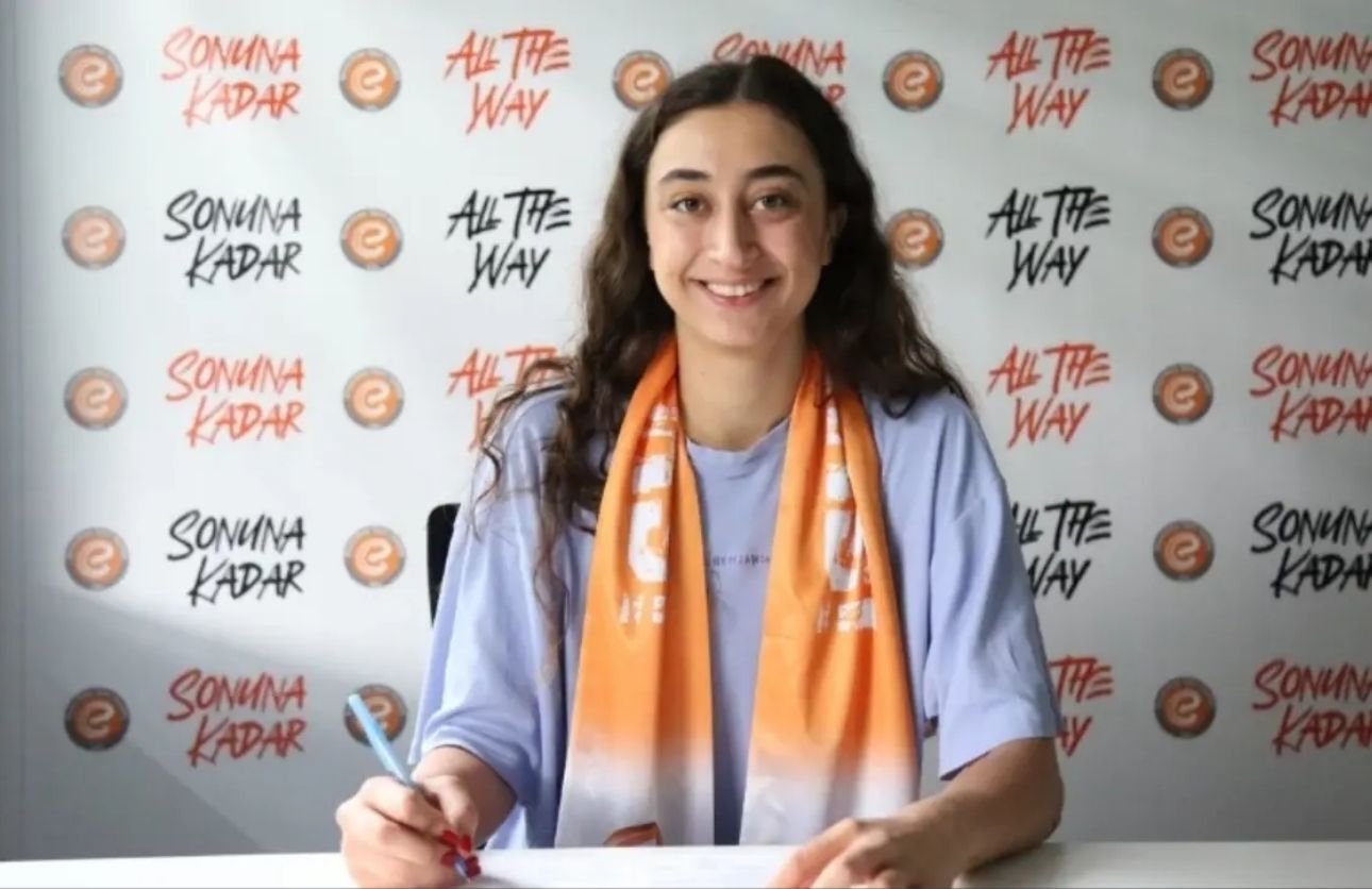 Elif Şahin Kimdir Nereli Voleybolcu Elif Şahin Kaç Yaşında1 (1)