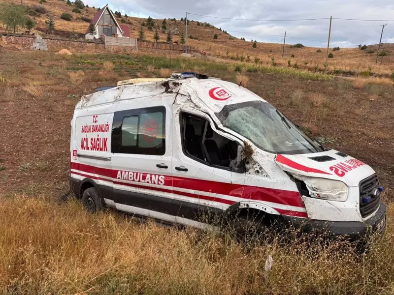 Feci Kaza Ambulans Şarampole Yuvarlandı!