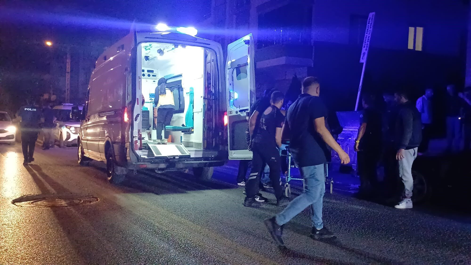 Sokak Ortasında Silahlı Saldırı (3)