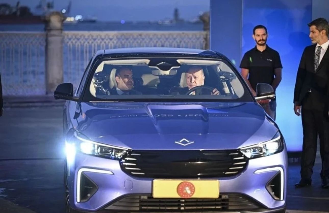 Cumhurbaşkanı Erdoğan Yeni Togg Modelinin Deneme Sürüşünü Yaptı (3)