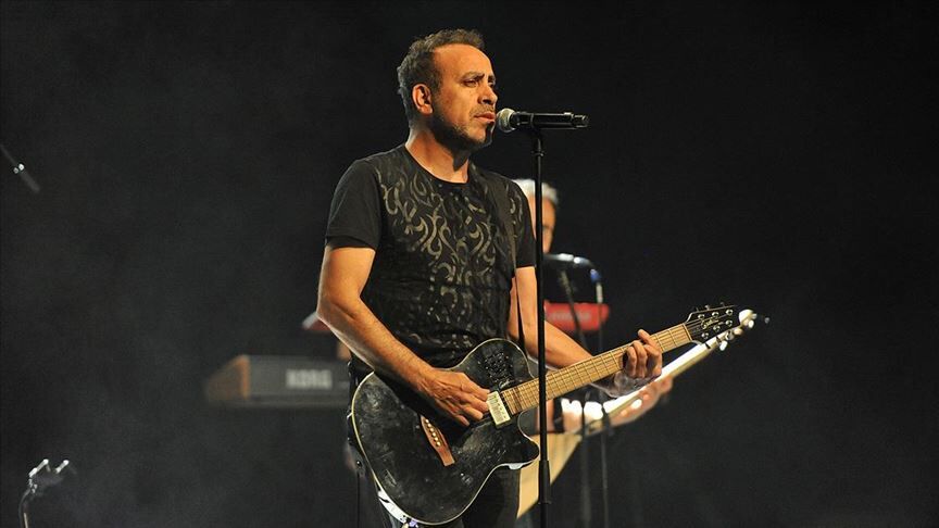 Haluk Levent (1)
