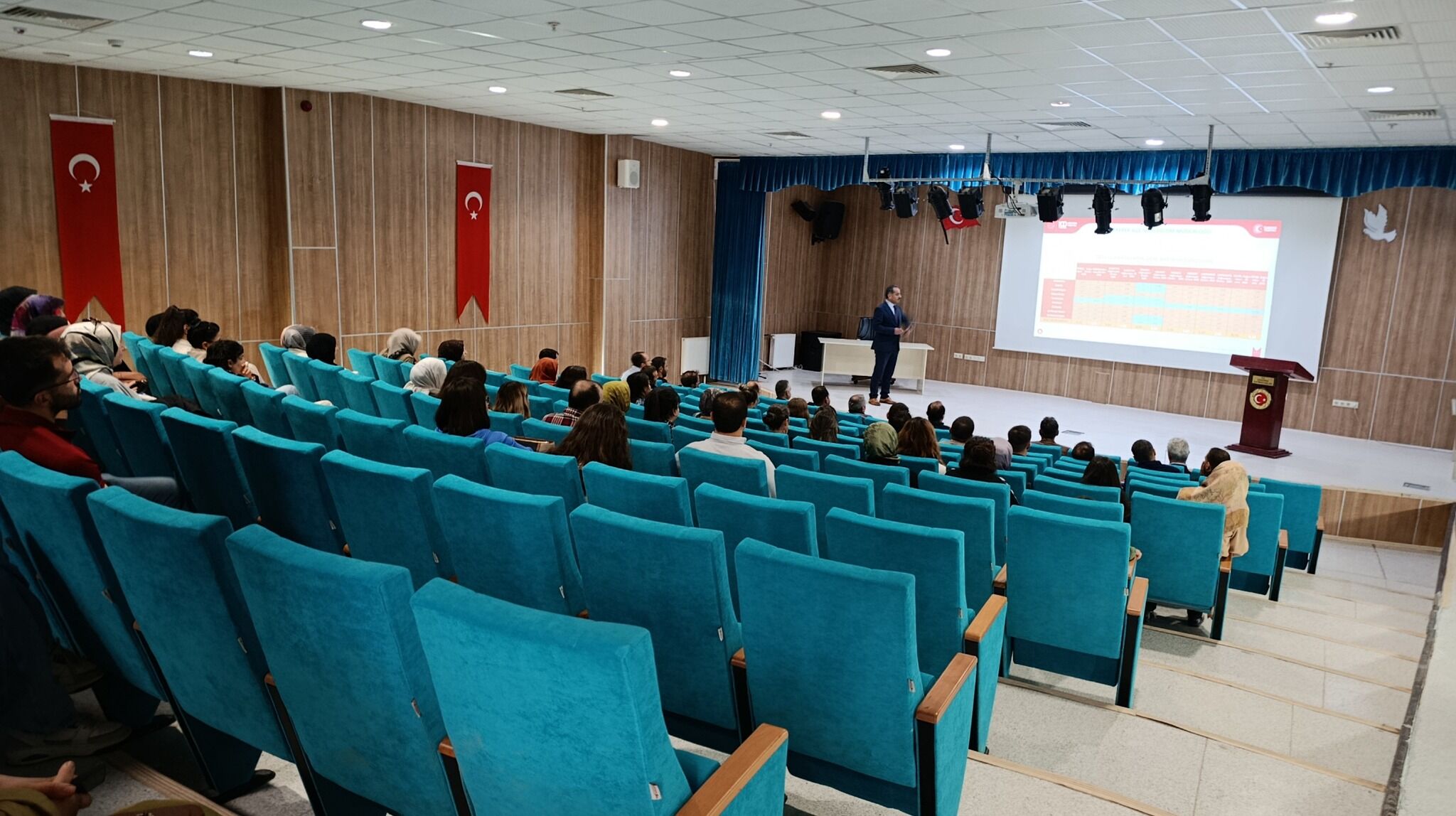 Eğitimcilere Müfredat Anlatıldı3