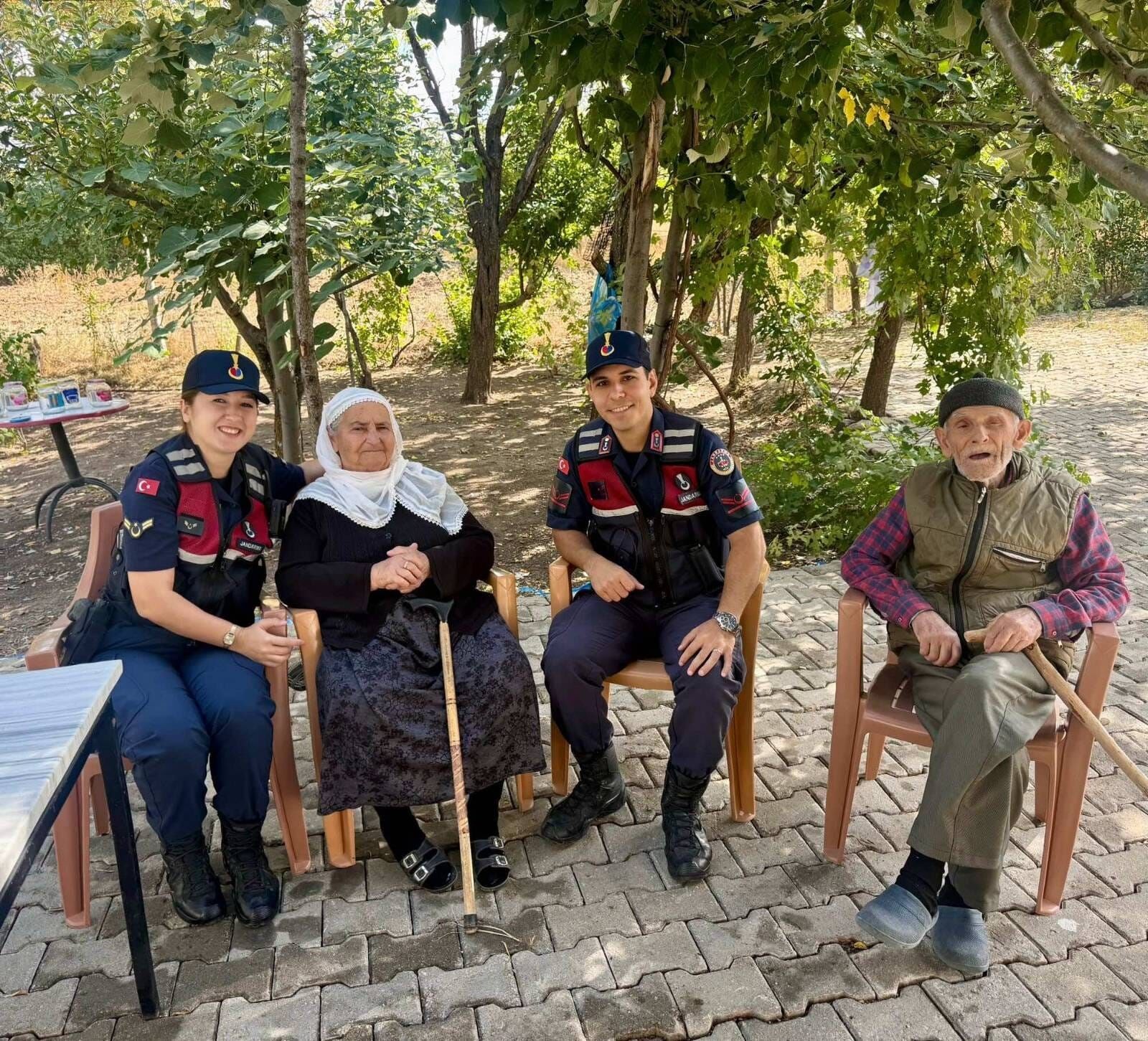 Jandarmadan Anlamlı Ziyaret