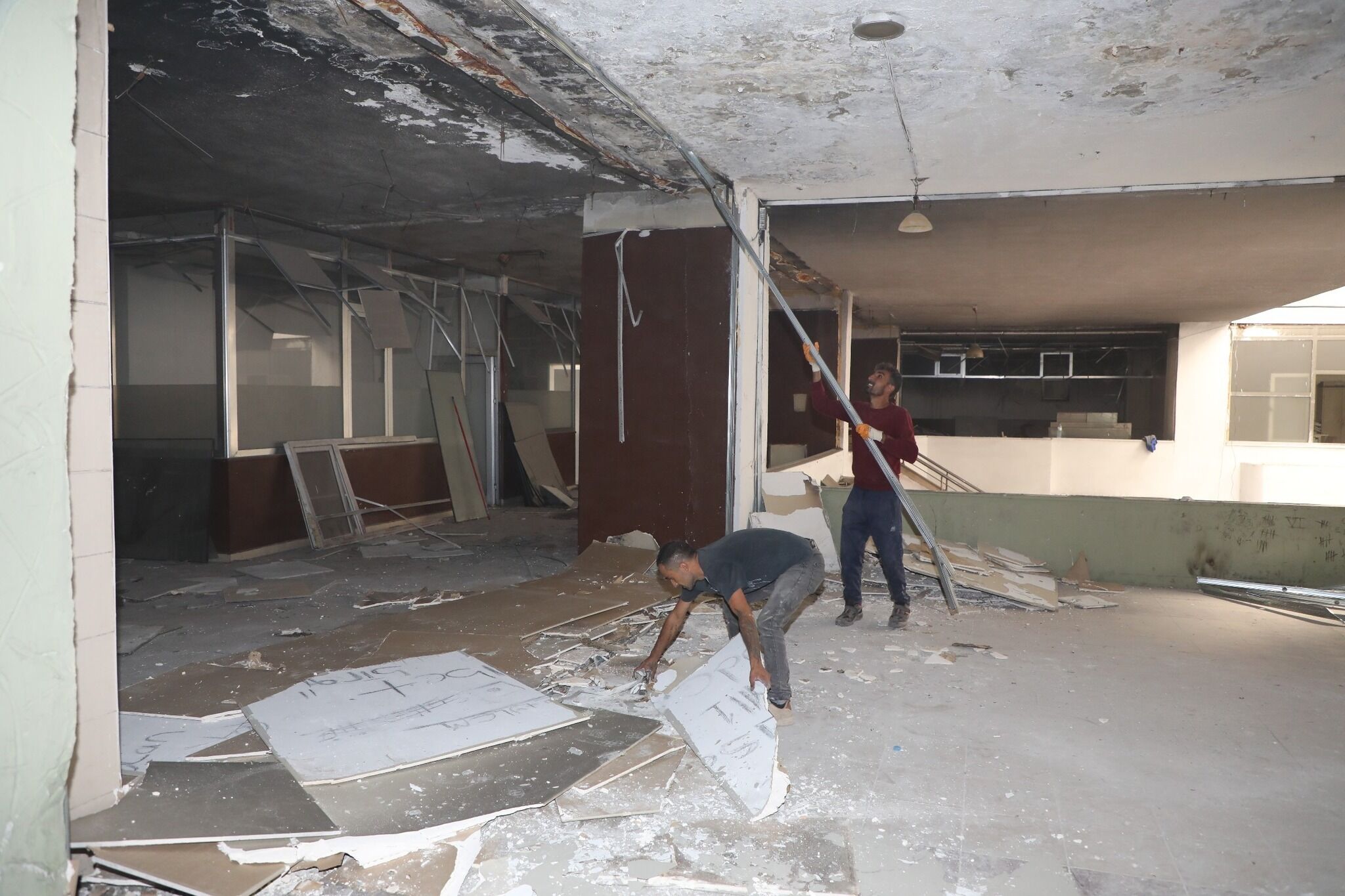 Yozgat Abide İşhanı’nda Kaçak Ve Usulsüz Yapılar Yıkıldı! (1)