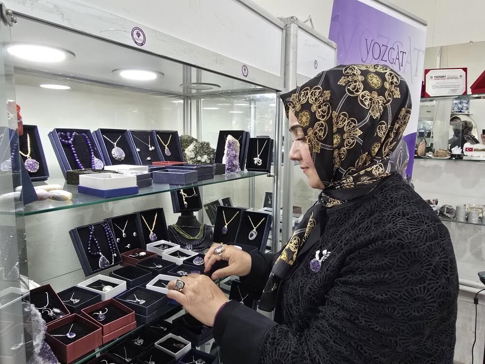 Kadınların Elinde Aksesuara Dönüşüyor.3Jpg