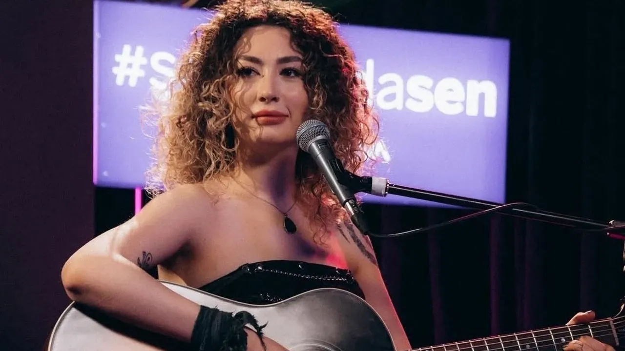 Sena Şener Kimdir 4