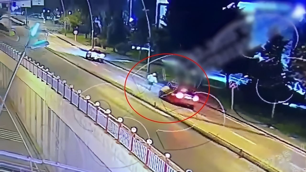 Dur Ihtarına Uymadı Polise Çarparak Kaçtı! (2)