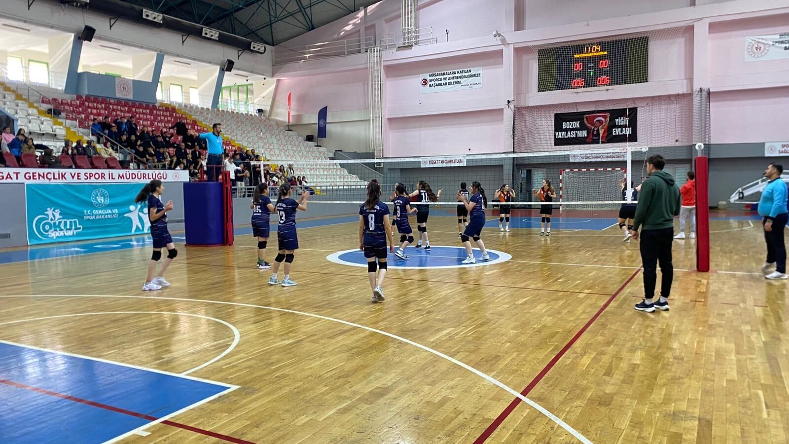 Yozgat'ta Voleybol Müsabakaları Tamamlandı (4)