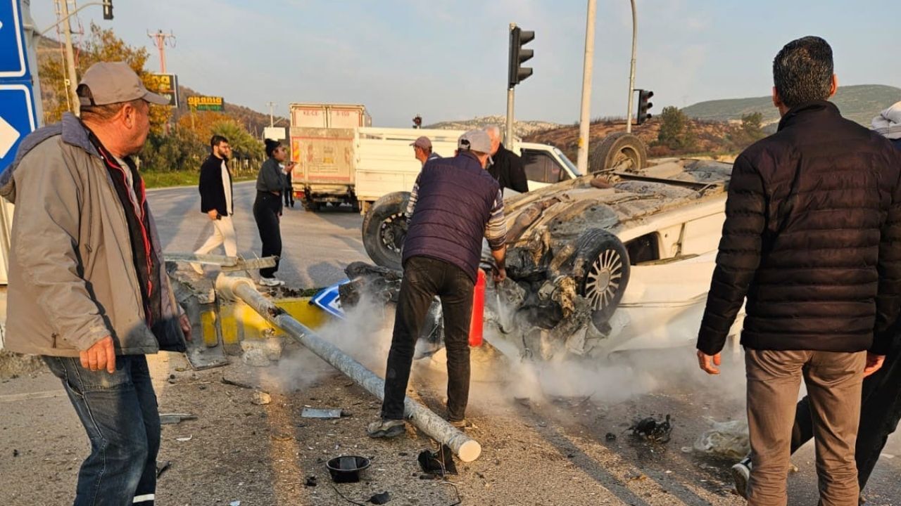 Otomobil Takla Atarak Hurdaya Döndü Gelin Ve Kaynana Yaralı! (2)