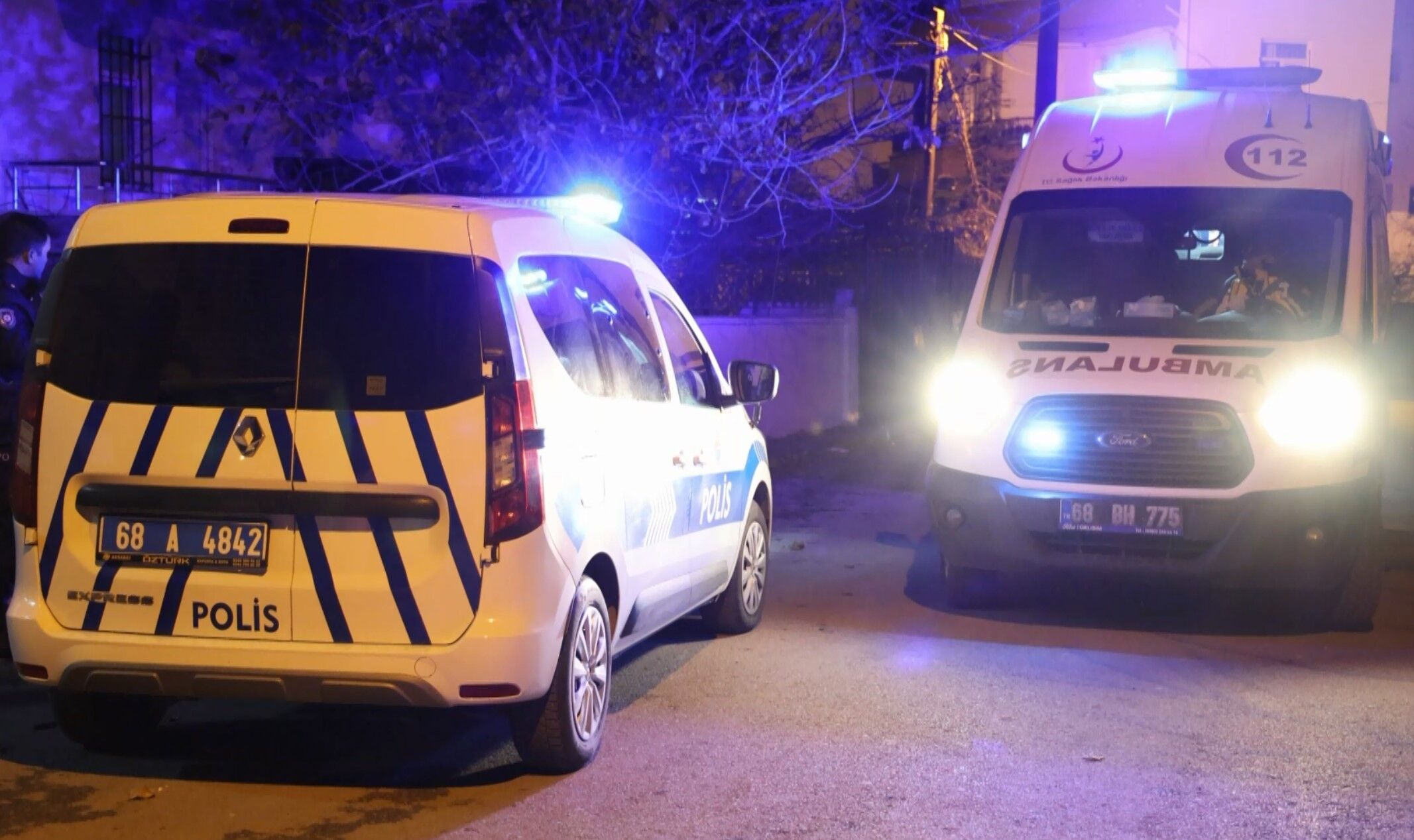 4 Aylık Hamile Kadını Darbedip Sokağa Attılar (2)