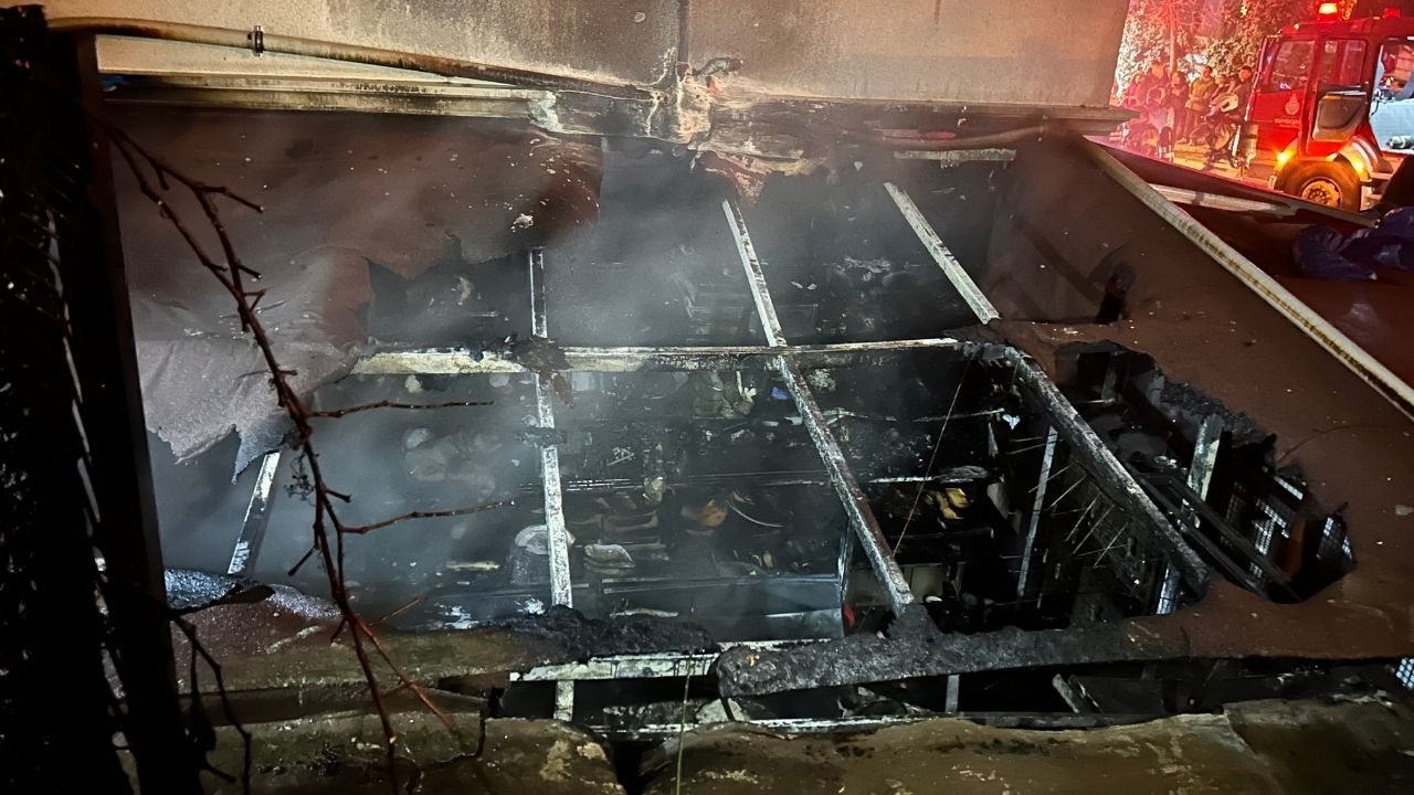 Korkunç Manzara Dükkan Alevlere Teslim Oldu! (1)