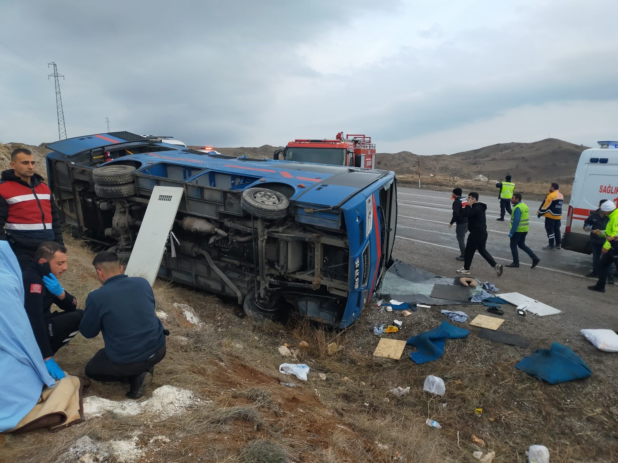 Cezaevi Nakil Aracı Devrildi 7 Kişi Yaralandı (1)