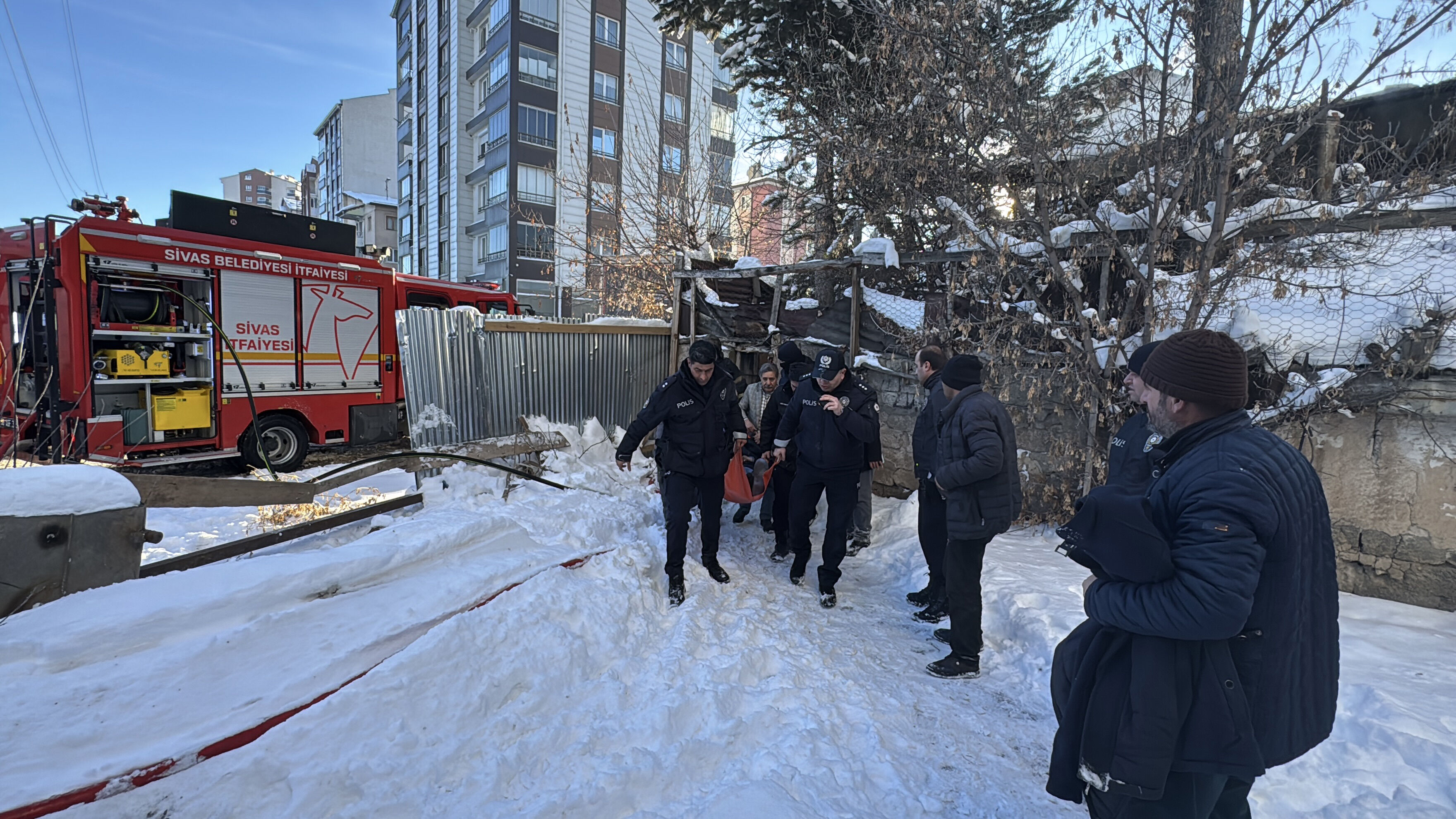 Evde Çıkan Yangında Yaşlı Kadın Ağır Yaralandı! (2)