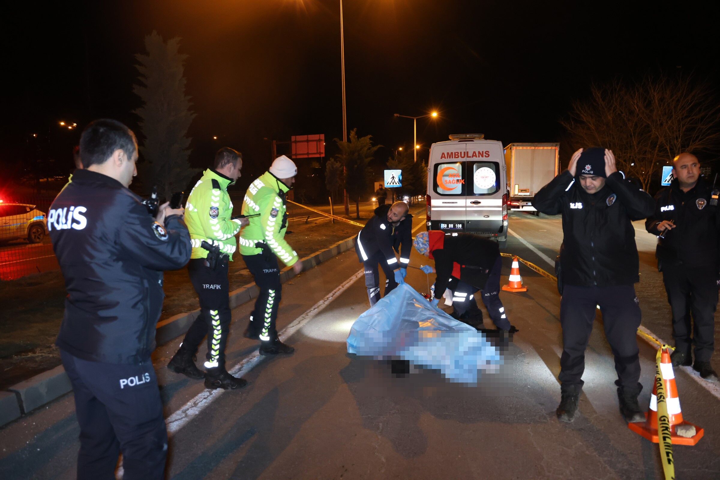 Yaya Geçidinde Acı Ölüm 16 Yaşındaki Çocuk Yaşamını Yitirdi! (1)