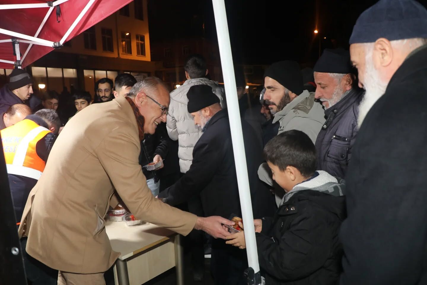 Vatandaşlara Tatlı Ikramı1