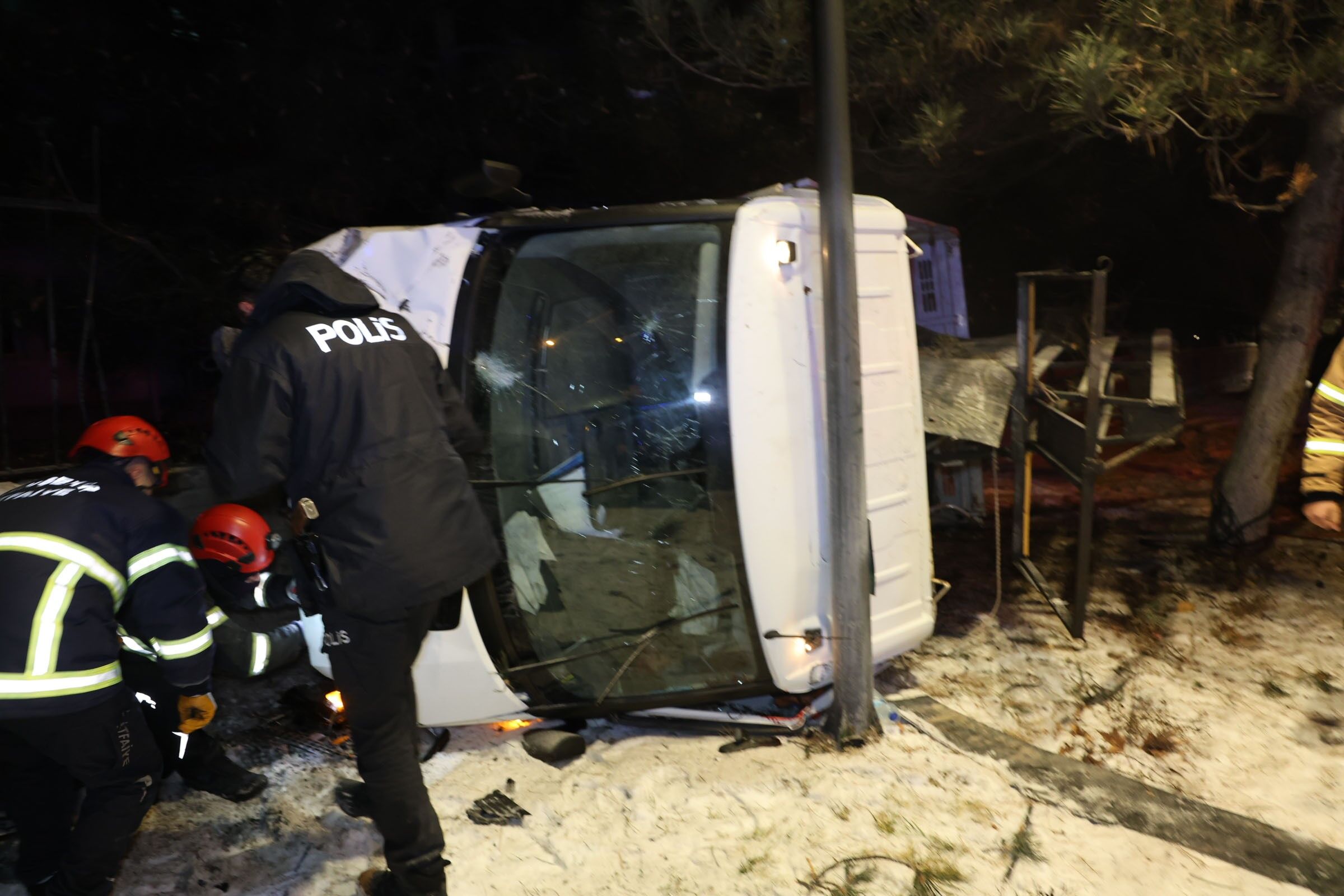 Kaza Yaptı, Sürücü Olduğunu Unuttu! (1)