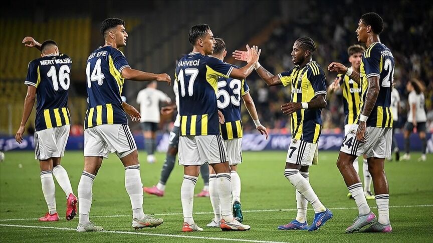 Fenerbahçe Forvette Bombayı Patlatıyor (3)
