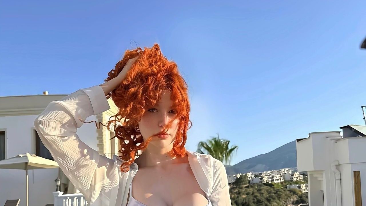 Ebru Arman Kimdir (2)