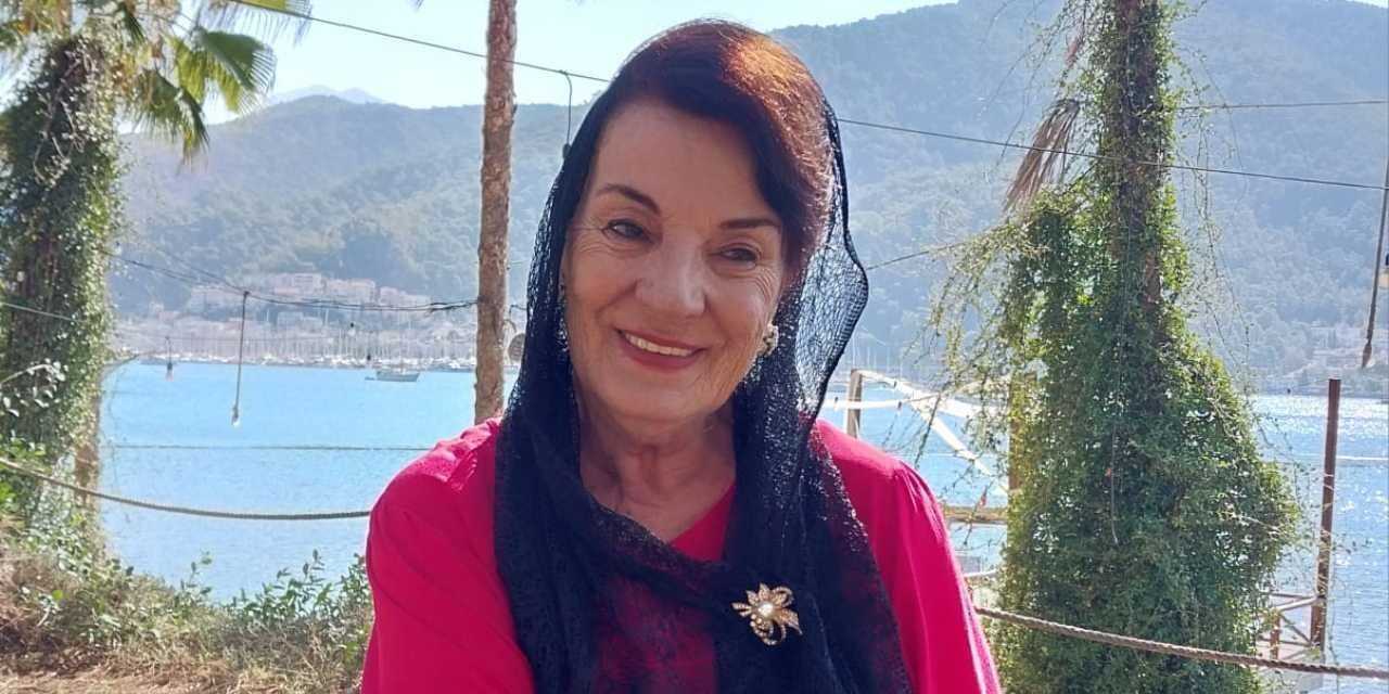 Nevin Efe’nin Geçirdiği Koah Atağı Sonrası Vefat Etmesinin Ardından Kim Olduğu Merak Edilerek Araştırılıyor.