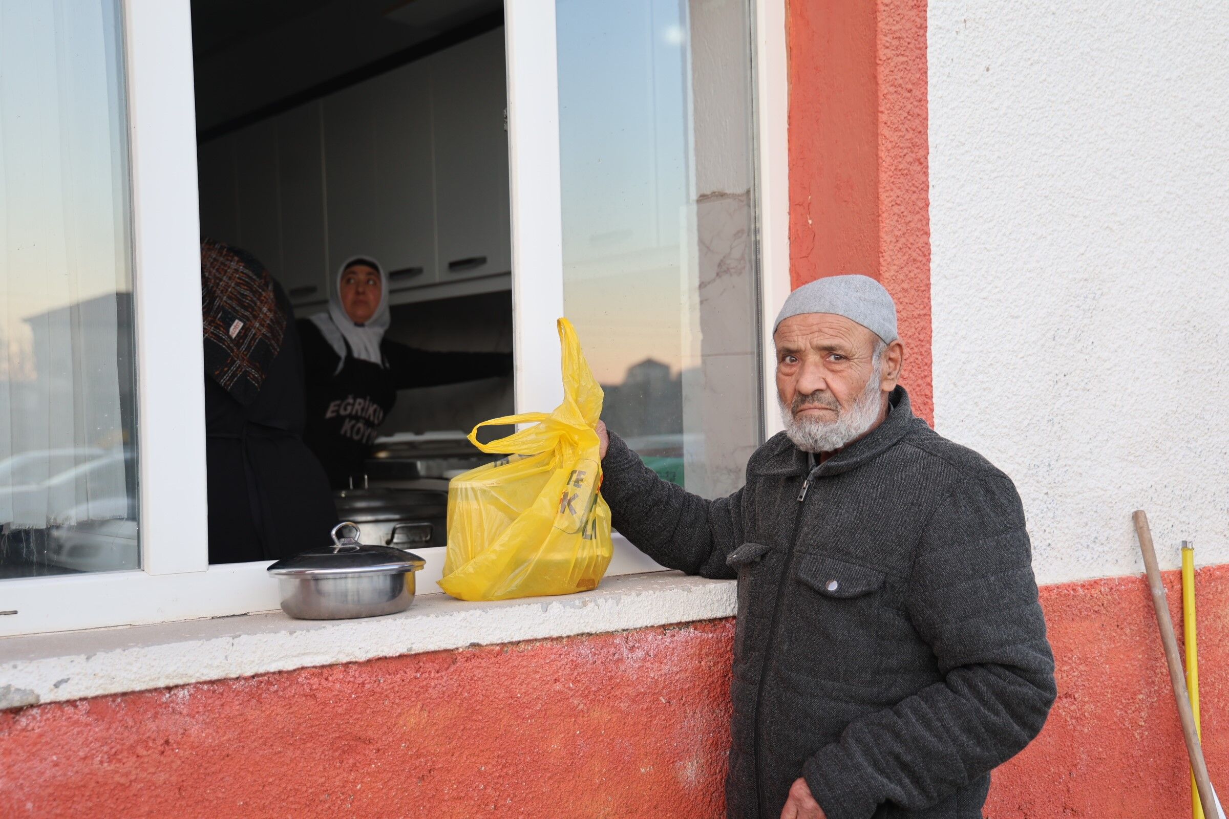 Bu Köyde Evlerde Iftar Yasakl (4)