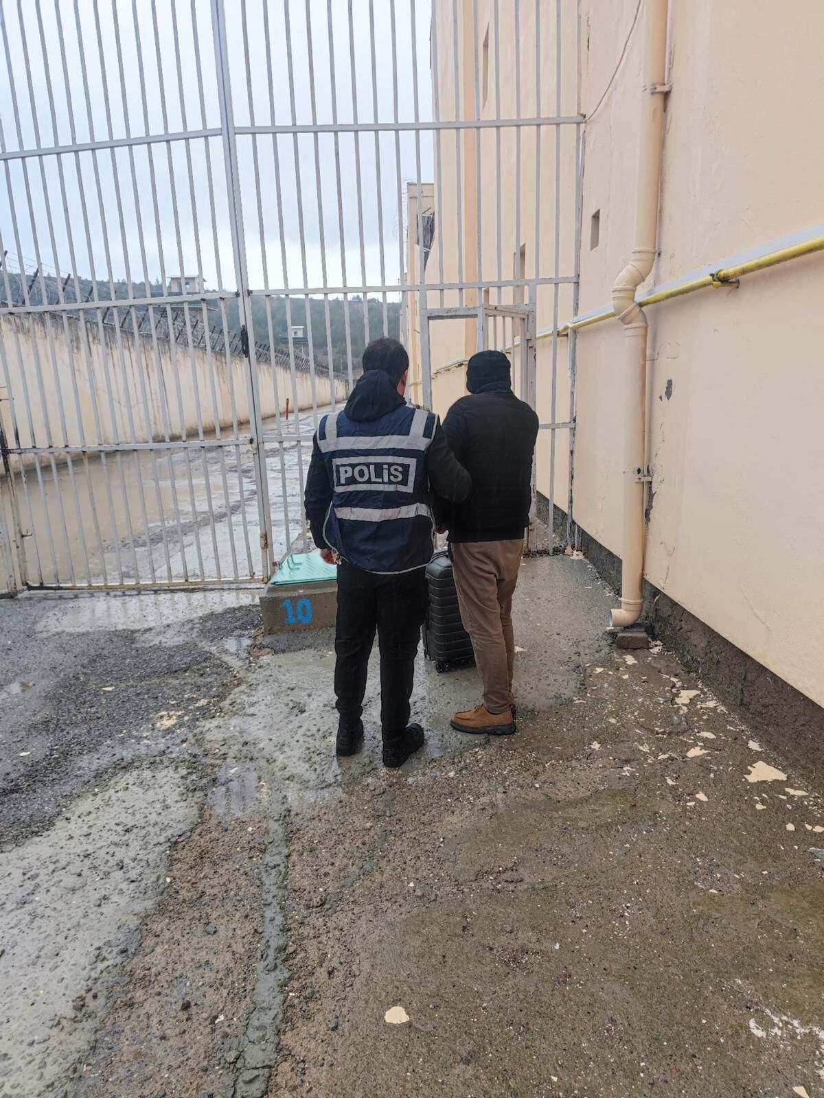 Taciz Suçundan Aranan Şahıs Yakalandı (2)
