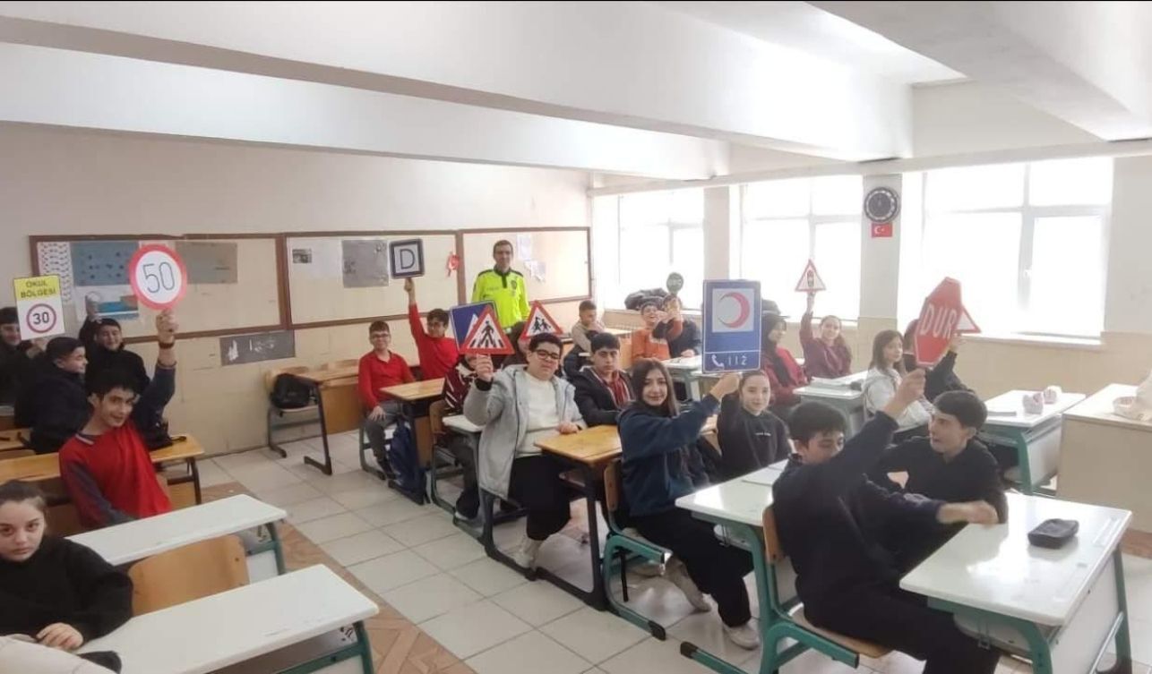 Sarıkaya’da Öğrencilere Trafik Ve Toplum Destekli Polislik Eğitimi Verildi (2)