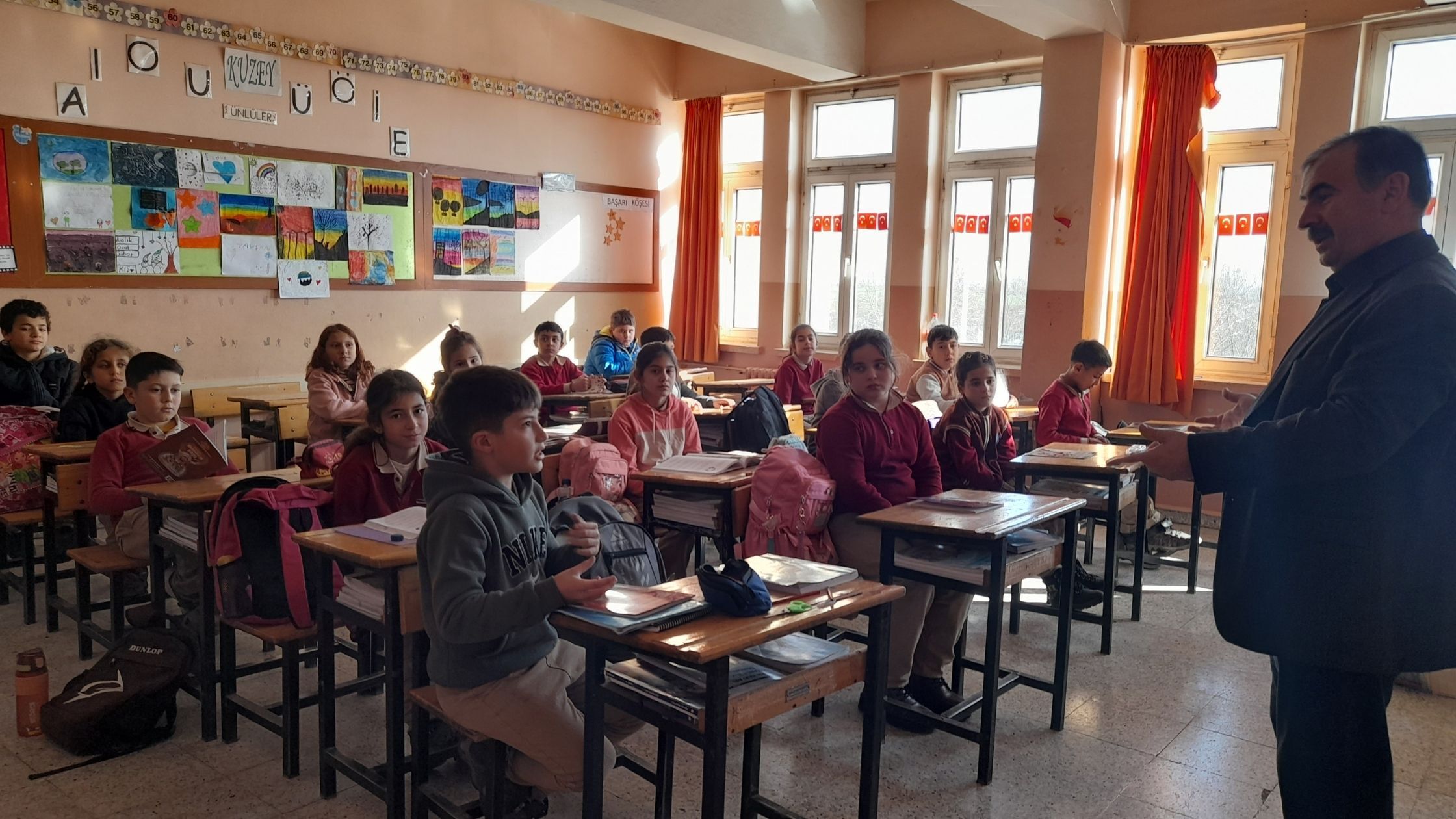 Akademisyenler Köy Okullarında Okuma Etkinliği Düzenledi (3)-1