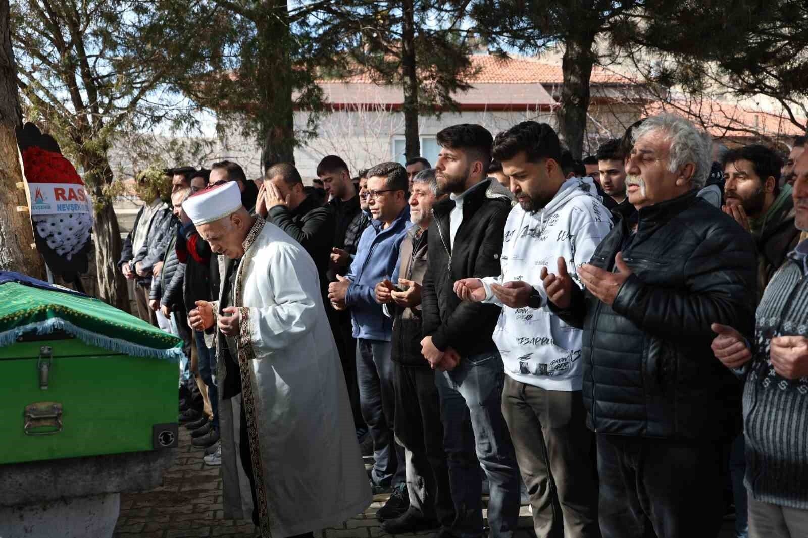 Kayalıklardan Düşen Genç Kız