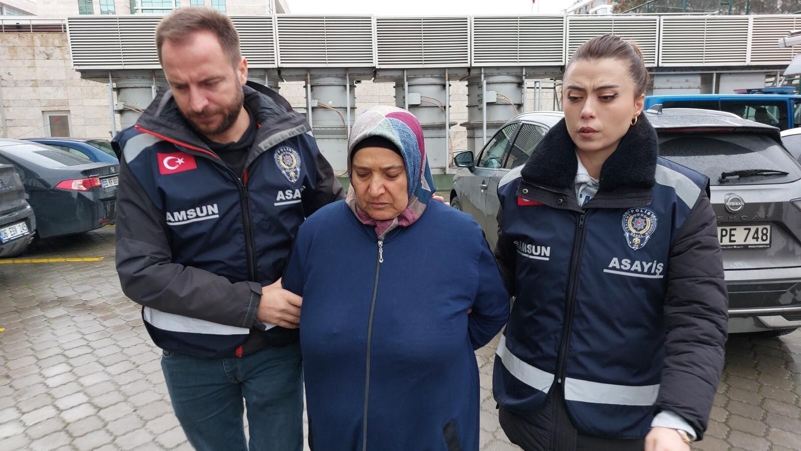Kızını Boğarak Öldürüp Intihar Süsü