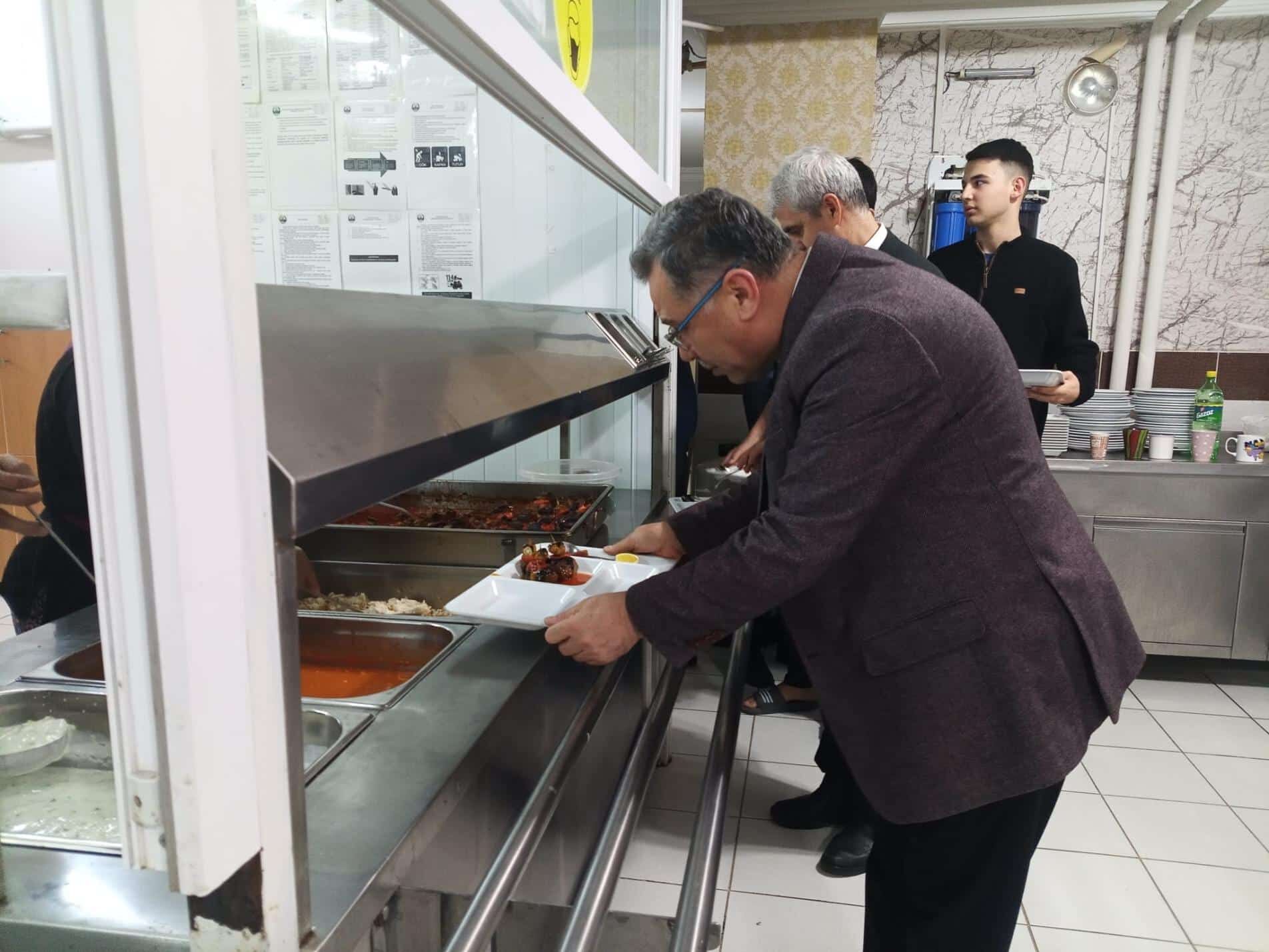Öğrencilerle Iftar Yaptı1