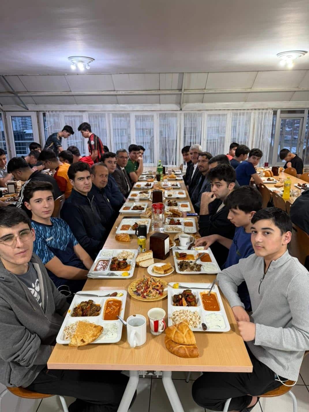 Öğrencilerle Iftar Yaptı2