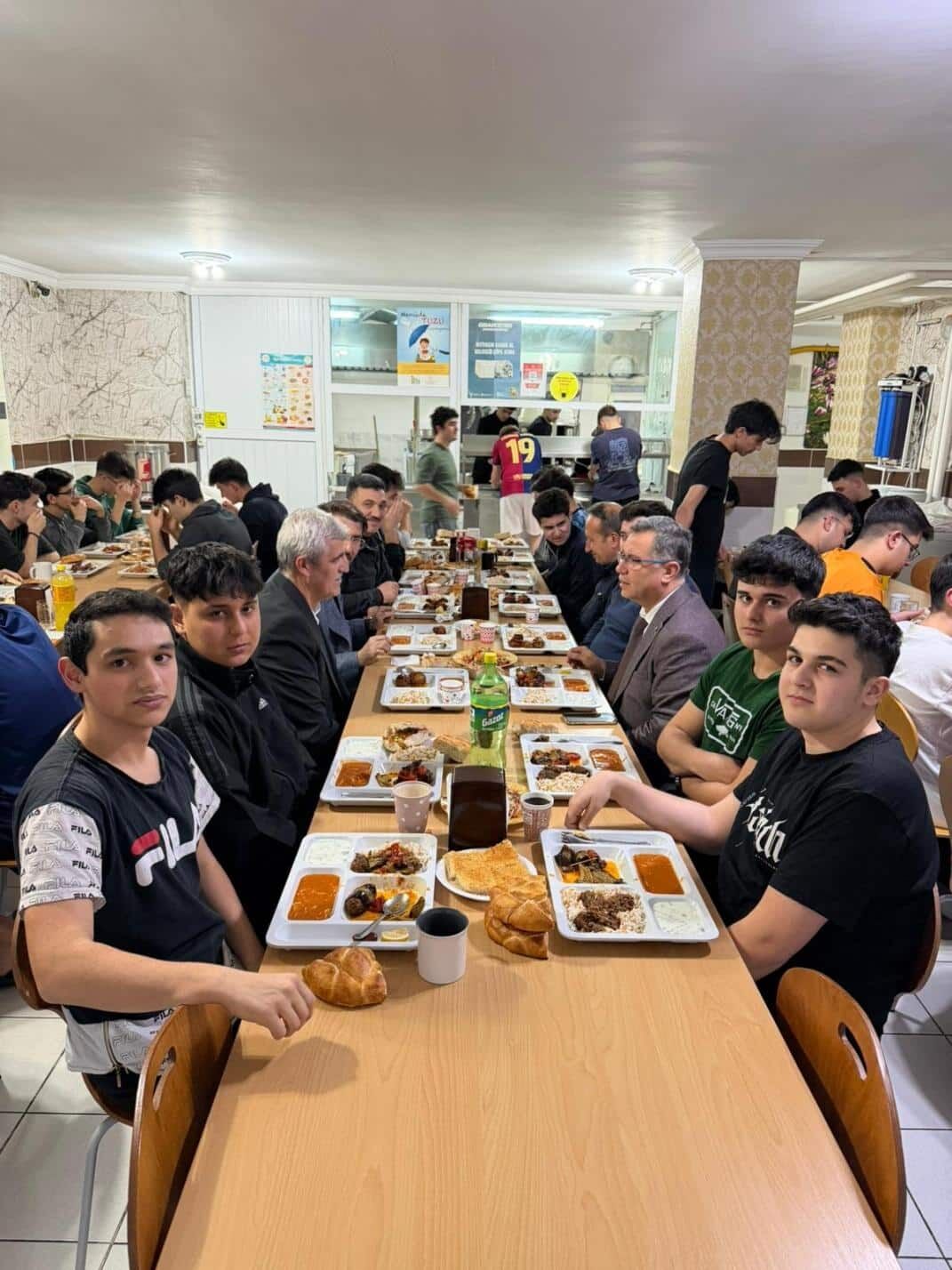 Öğrencilerle Iftar Yaptı3