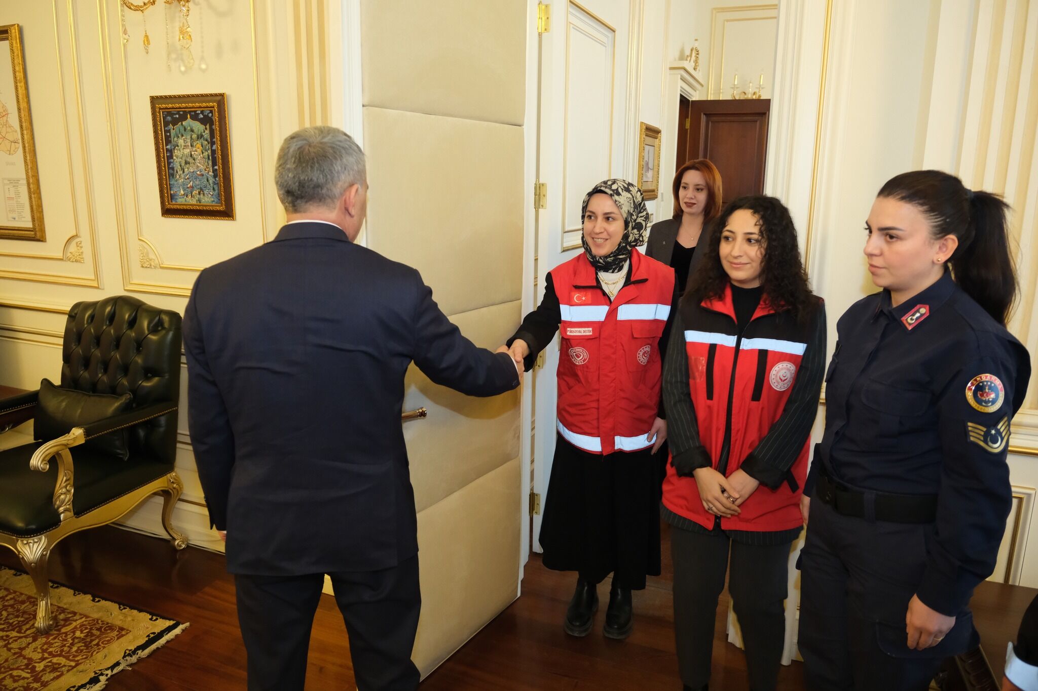 Kadınlar Toplumun Her Alanında Önemli Görevler Üstleniyor1