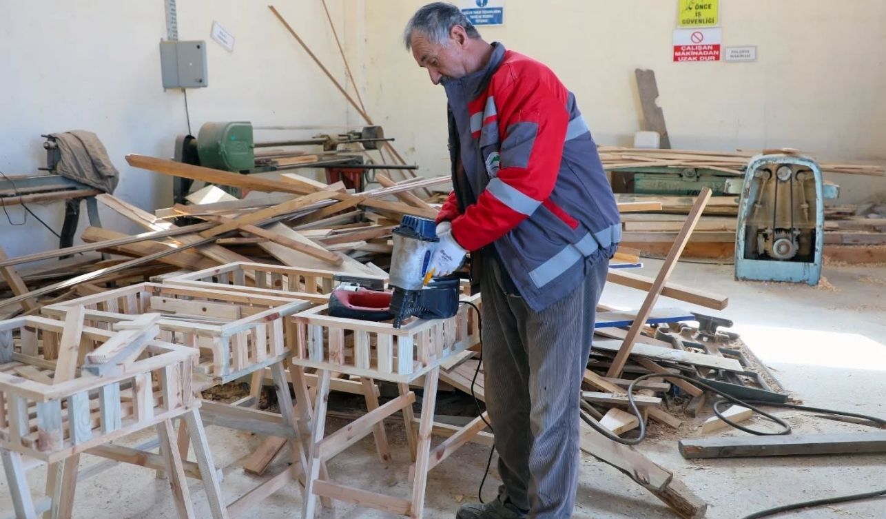 Yozgat'ta Park Ürünlerini Kendi Atölyesinde Üretiyor (4)