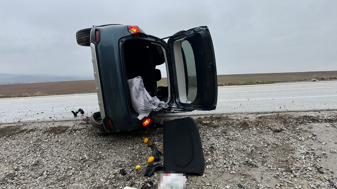 Yozgat Çorum Karayolunda Kaza 5 Kişi Yaralandı (2)-1