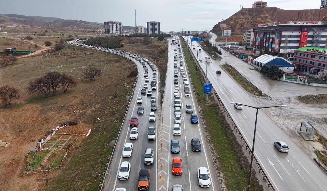 Tatilciler Dönüşe Geçti Yozgat Dahil 43 Ilde Yoğun Trafik (5)