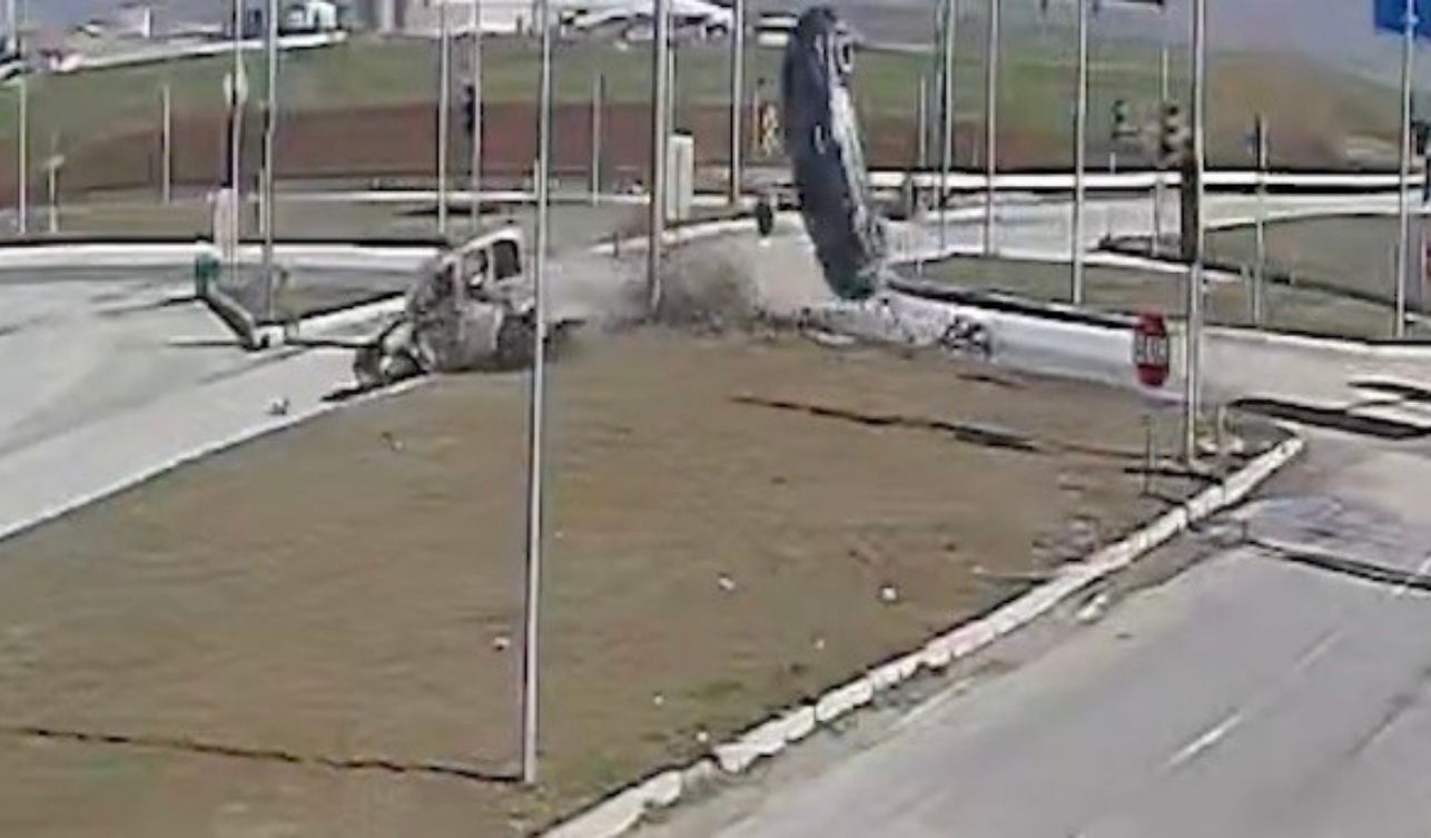 Bayram Dönüşü Feci Kaza 1'I Çocuk 6 Yaralı (1)