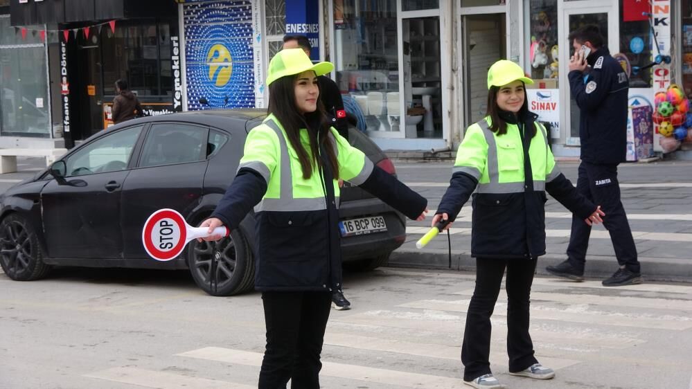 Trafiğe Öğrenciler Yön Verdi 1