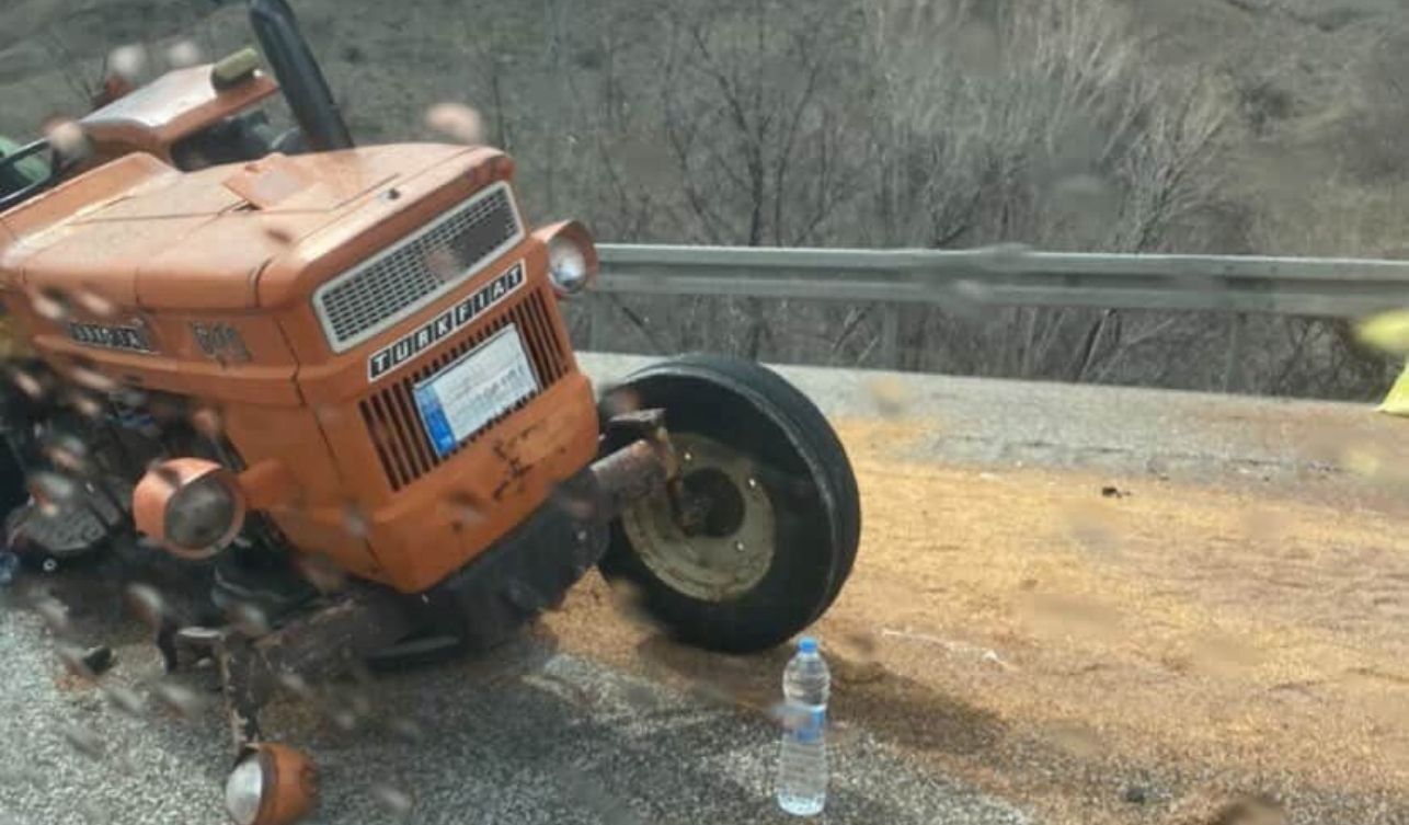 Yozgat’ta Trafik Kazası Traktör Ile Otomobil Çarpıştı (3)