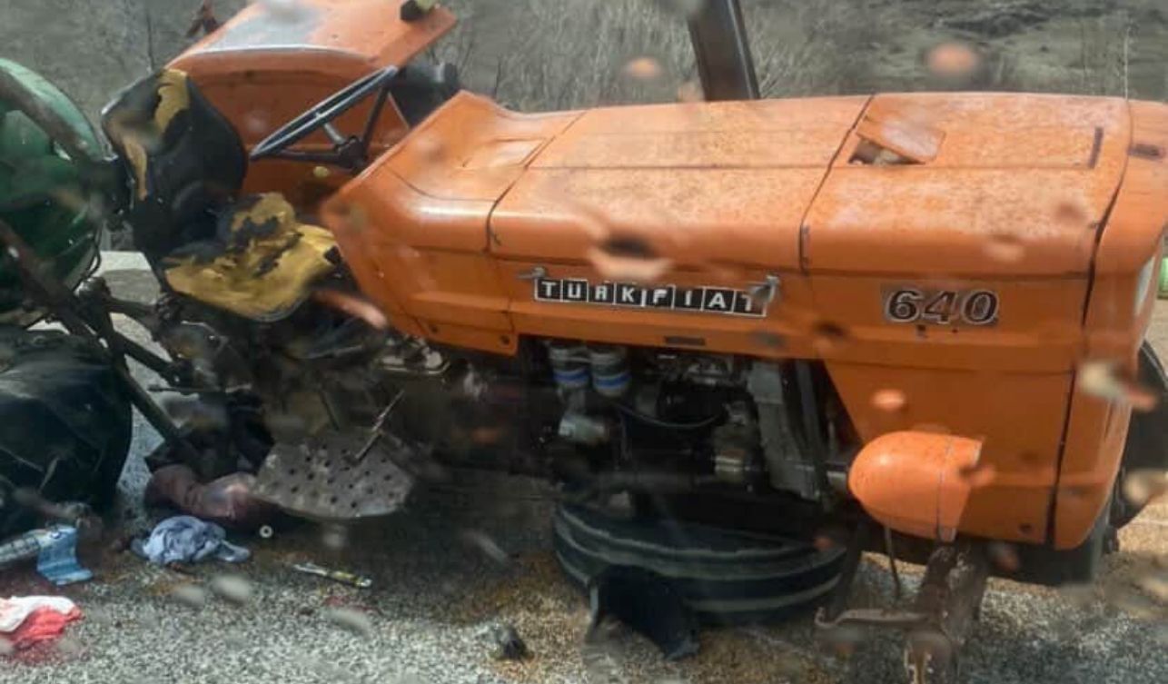Yozgat’ta Trafik Kazası Traktör Ile Otomobil Çarpıştı (4)