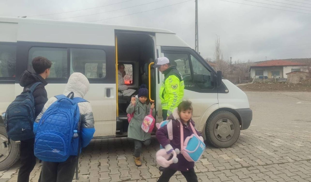 Şefaatli’de Okul Servislerine Trafik Denetimi Ve Eğitim (2)
