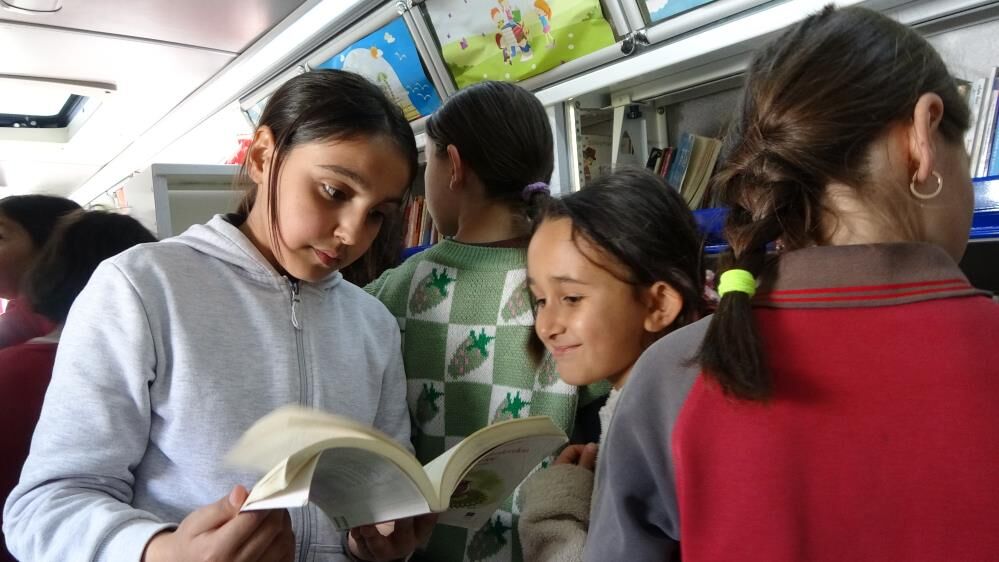 Gezici Kütüphane Öğrencilerle Buluştu