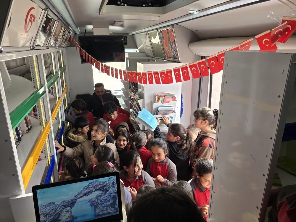 Gezici Kütüphane Öğrencilerle Buluştu2